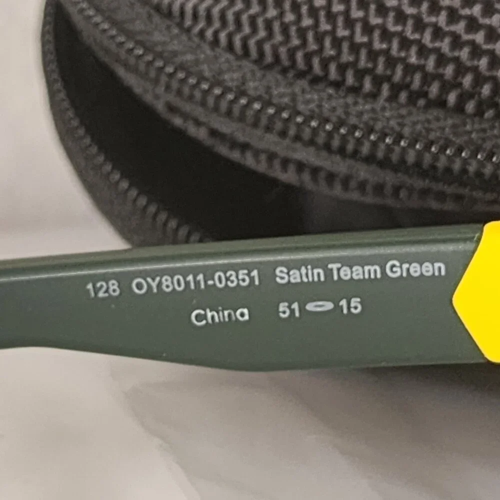 Oregon Ducks colored Oakley NWOT Tail whip satin finish green & yellow EYEGLASS
